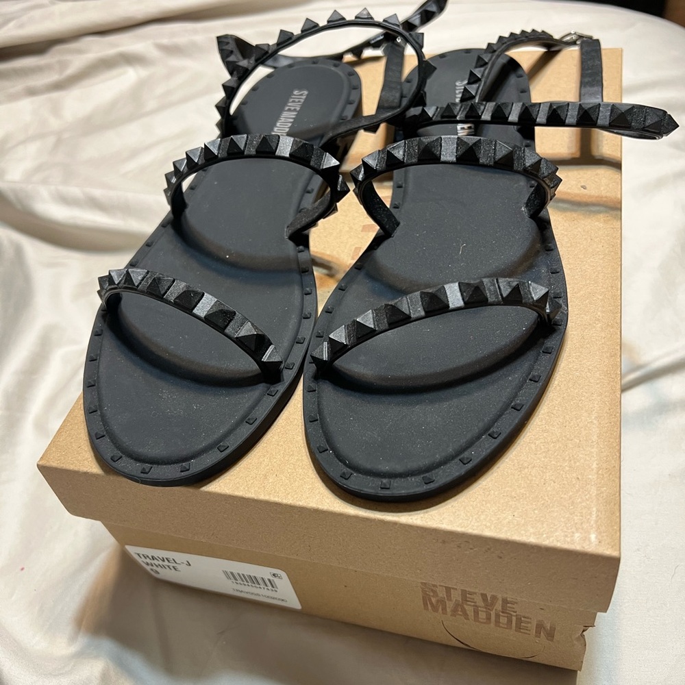 Steve Madden Travel Flat Sandal!